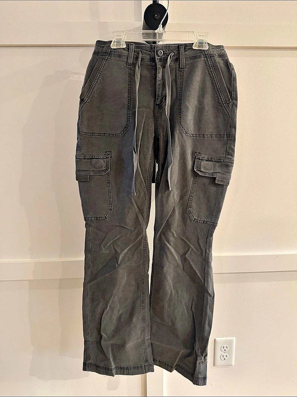 American Eagle AE Stretch Classic Bootcut Cargo Pant Gray Size 0 Short